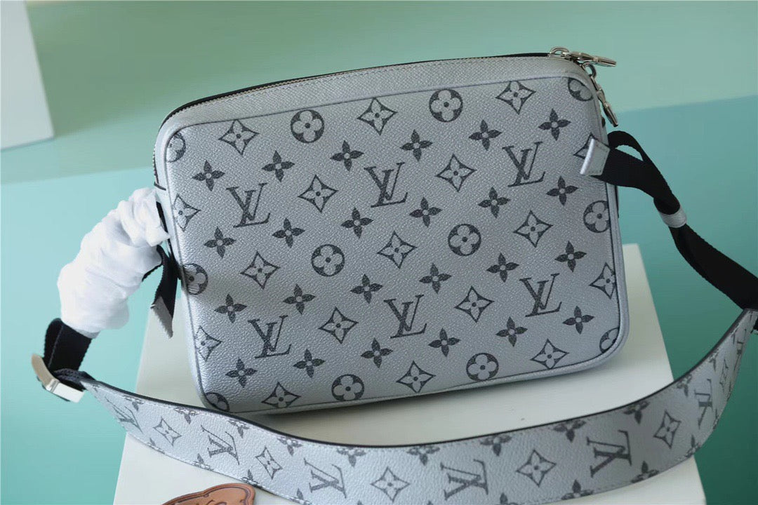 LV Outdoor Messenger Bag Monogram/Taiga Gunmetal Grey For Men, Bags, Shoulder And Crossbody Bags 10.2in/26cm LV M30830