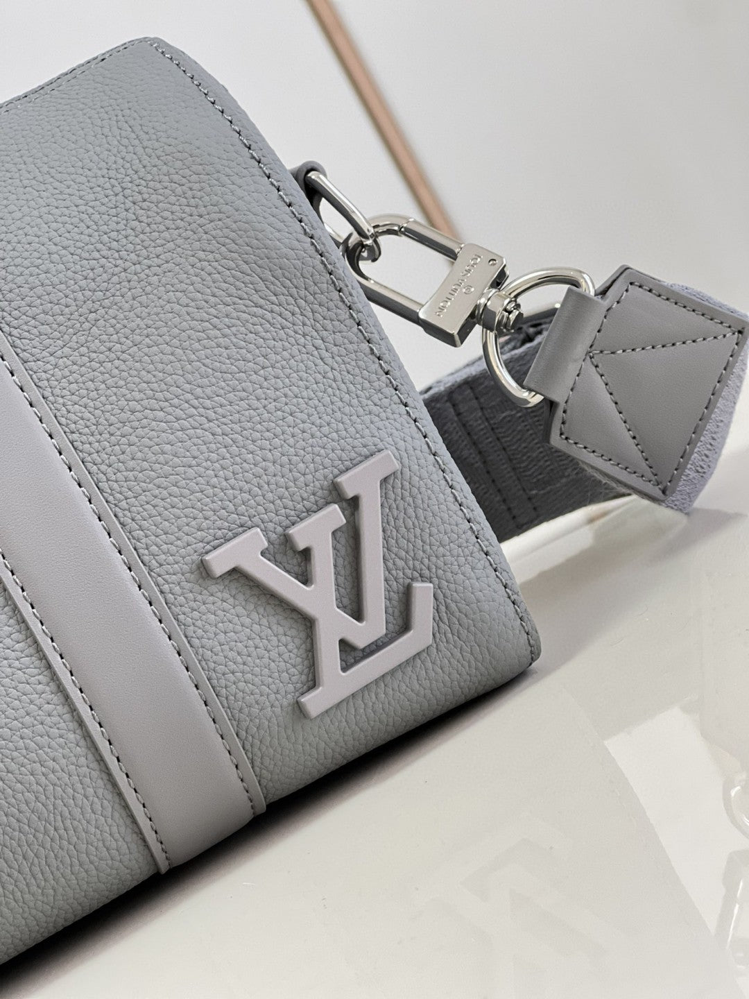 LV City Keepall Aerogram Grey For Men, Bags, Shoulder And Crossbody Bags 10.6in/27cm LV M59328