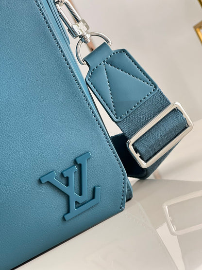 LV Messenger Grain Blue For Men, Bags, Shoulder And Crossbody Bags 11in/28cm LV M59327