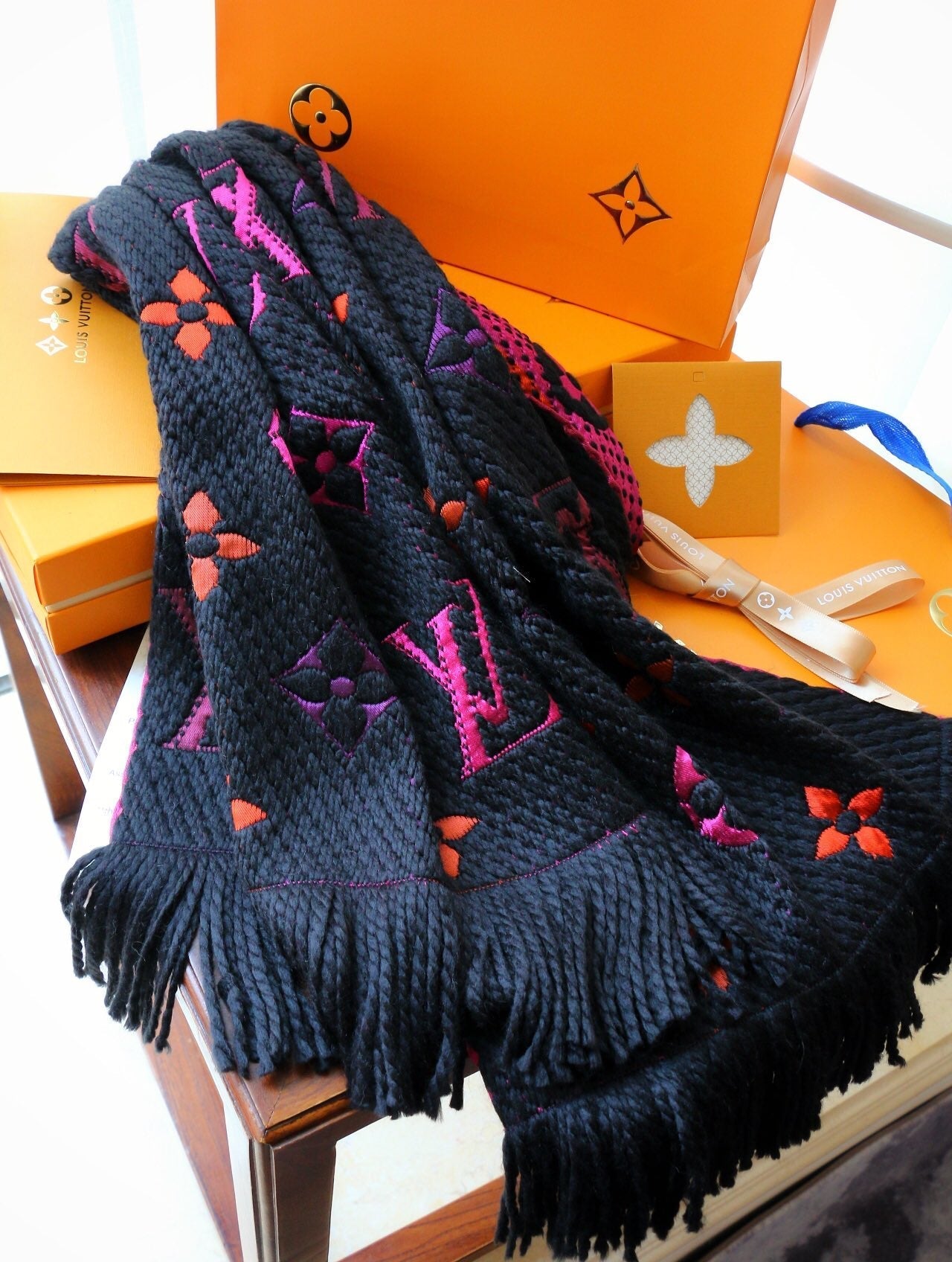 EN - Luxury LUV  Scarf 001