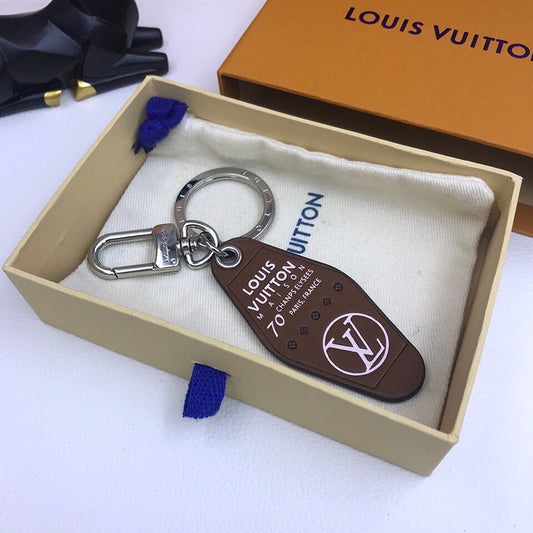 EN - Lux Keychains LUV 008