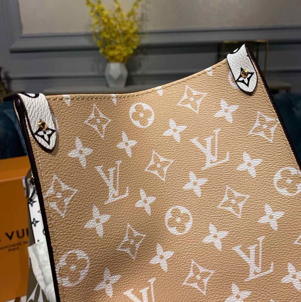 LV OnTheGo GM Tote Bag Monogram Giant Canvas Khaki/Cream/Beige For Women,  Shoulder Bags 16.3in/41.5cm LV M44571