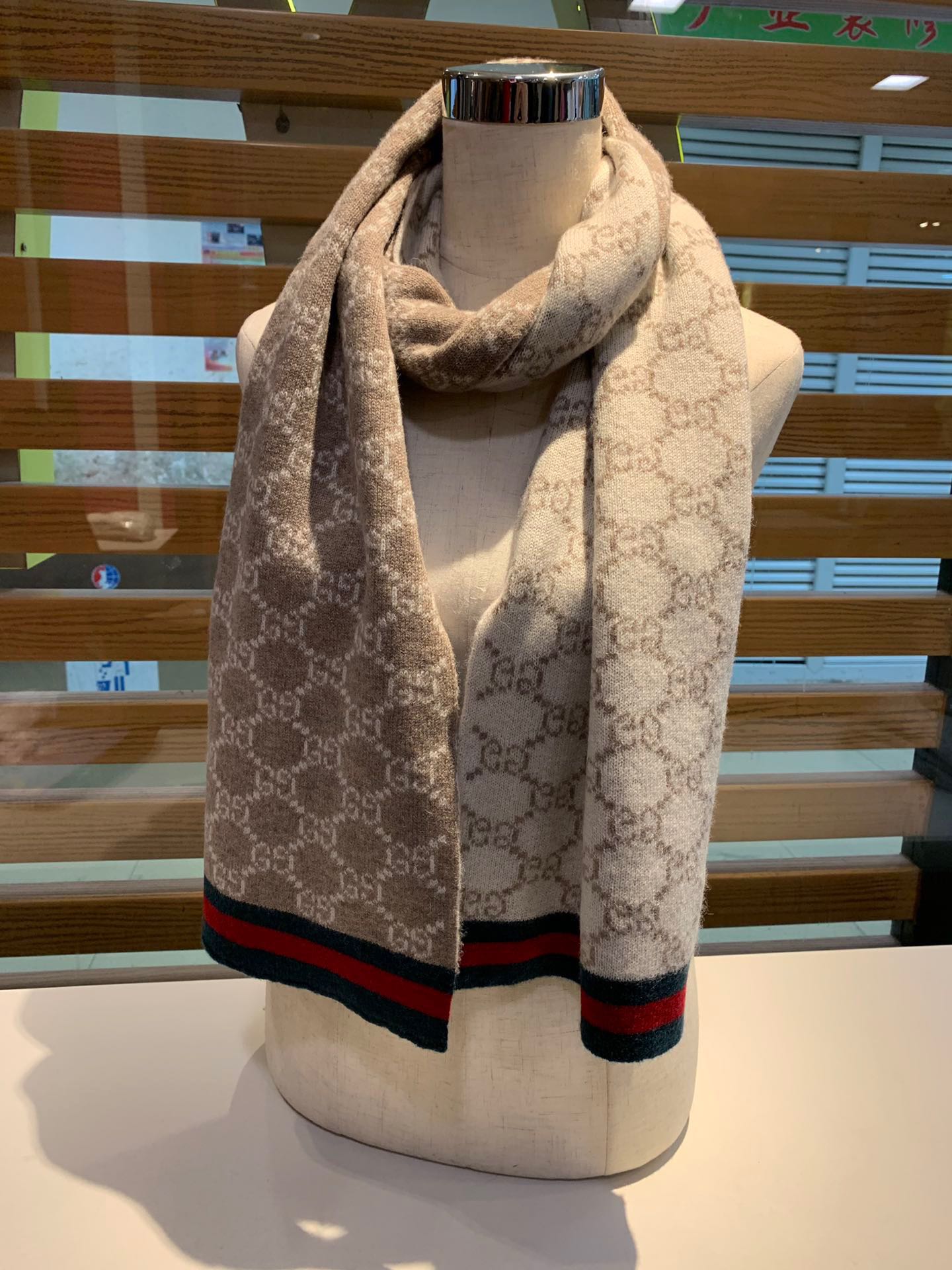 EN - Luxury GCI Scarf 006