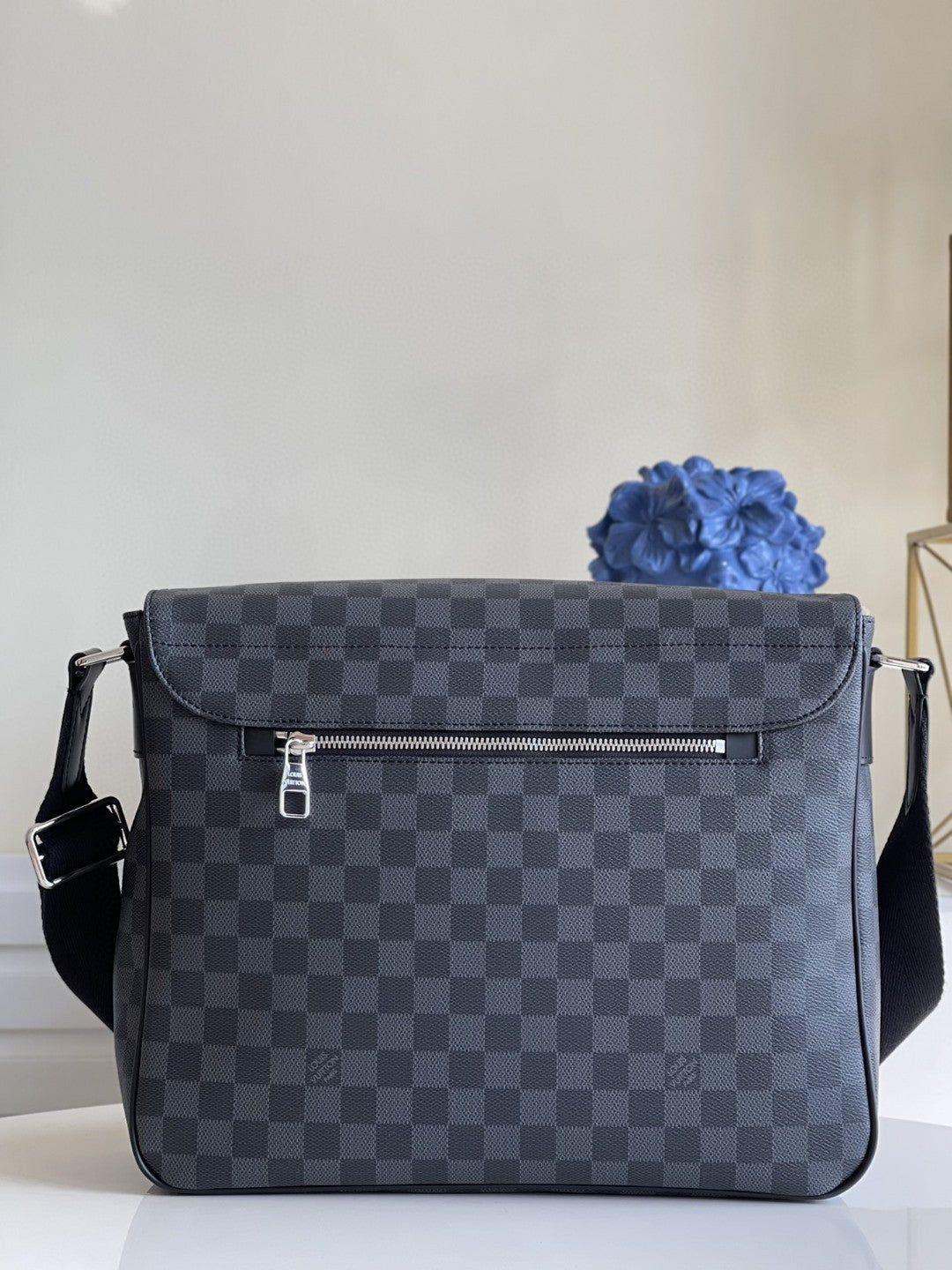 LV Christopher Messenger Bag Damier Graphite Canvas For Men, Bags, Shoulder And Crossbody Bags 13in/33cm LV N41500