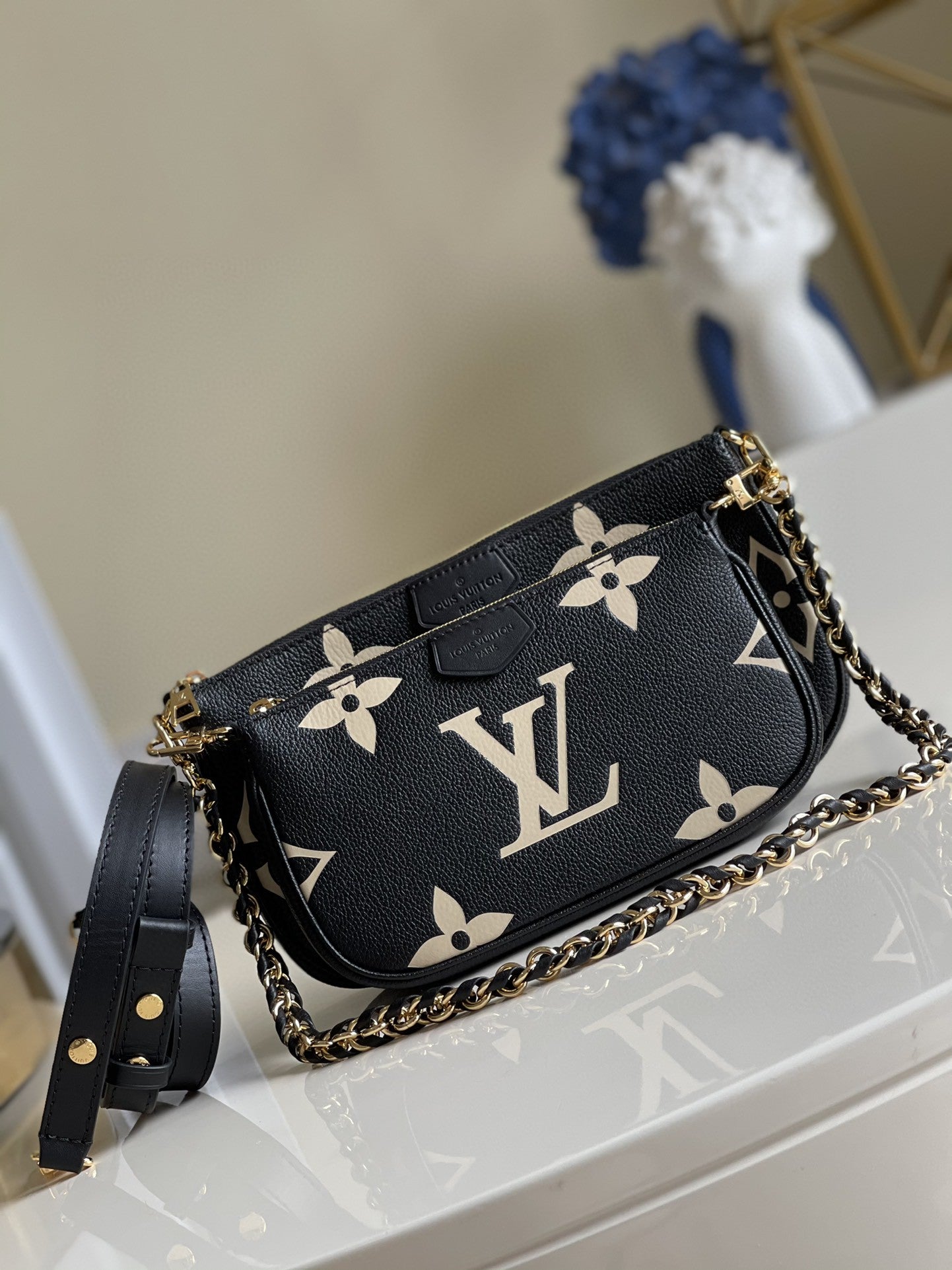 LV Hand Bag 24cm Black