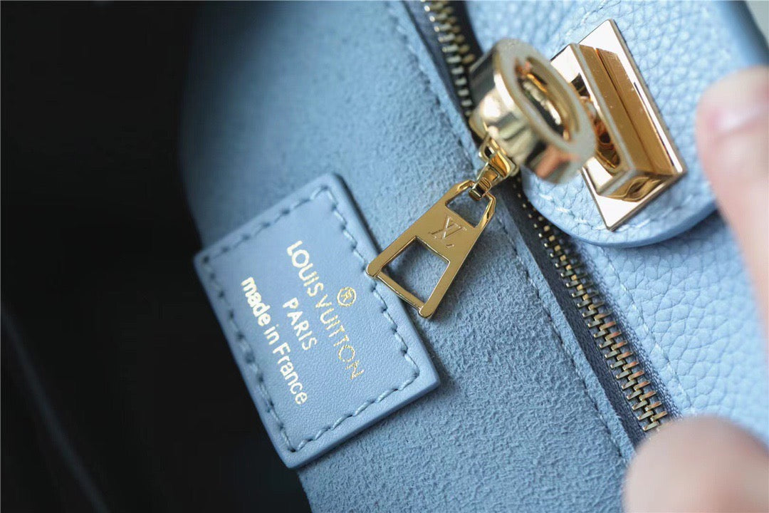 LV On My Side PM Mahina Bleu Nuage Blue For Women,  Shoulder And Crossbody Bags 25cm/9.8in LV M59432