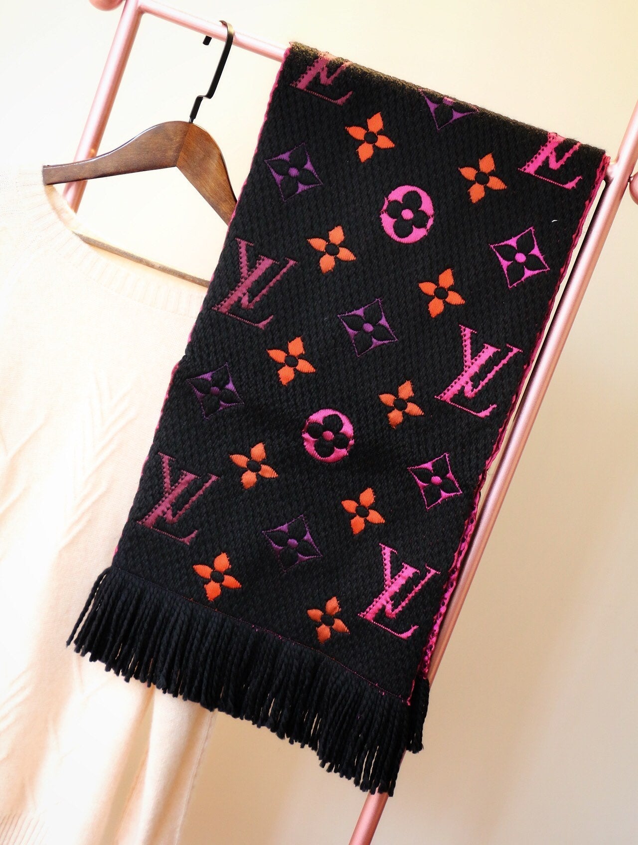 EN - Luxury LUV  Scarf 001