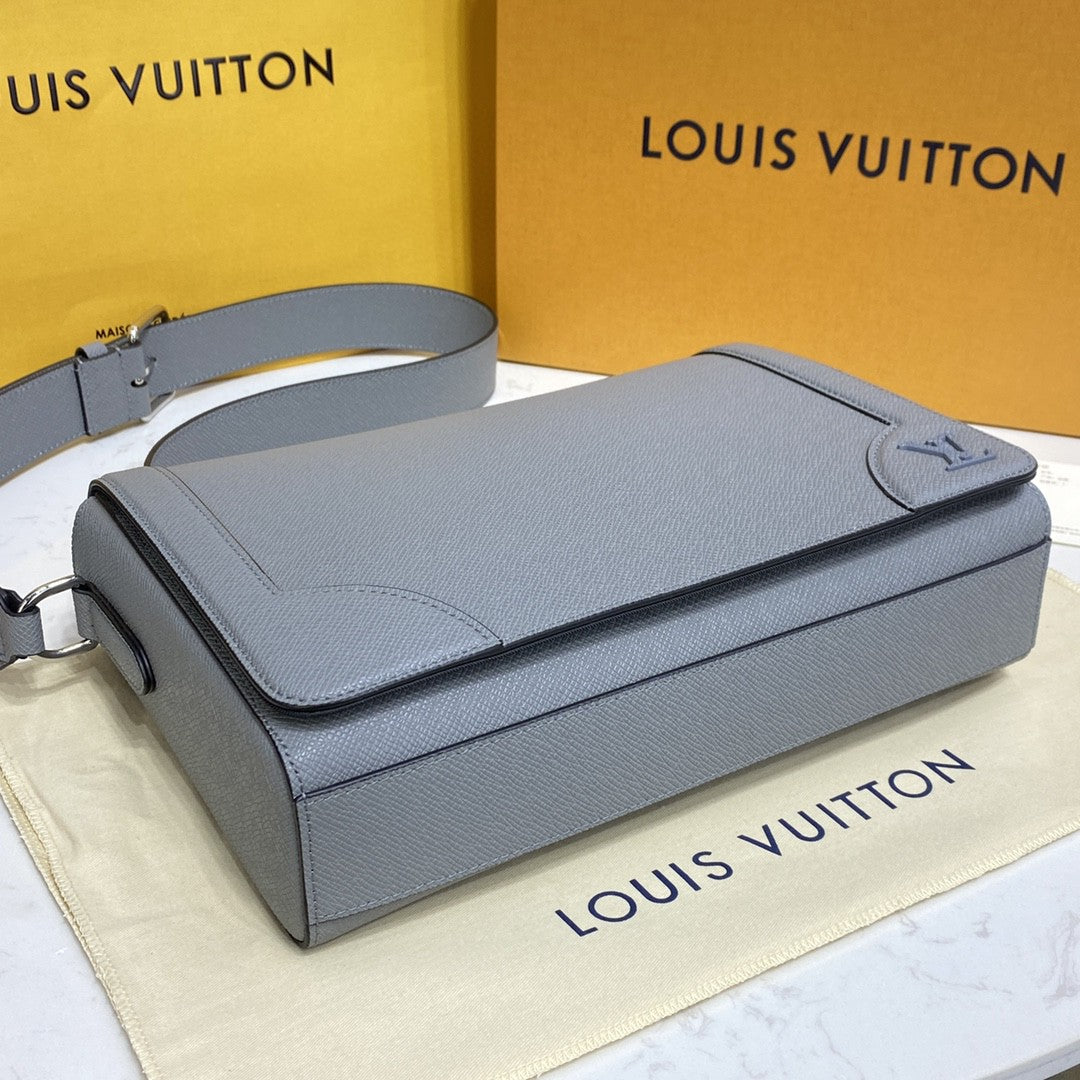 LV New Flap Messenger Bag Taiga Grey For Men, Bags, Shoulder And Crossbody Bags 11.1in/28.3cm LV