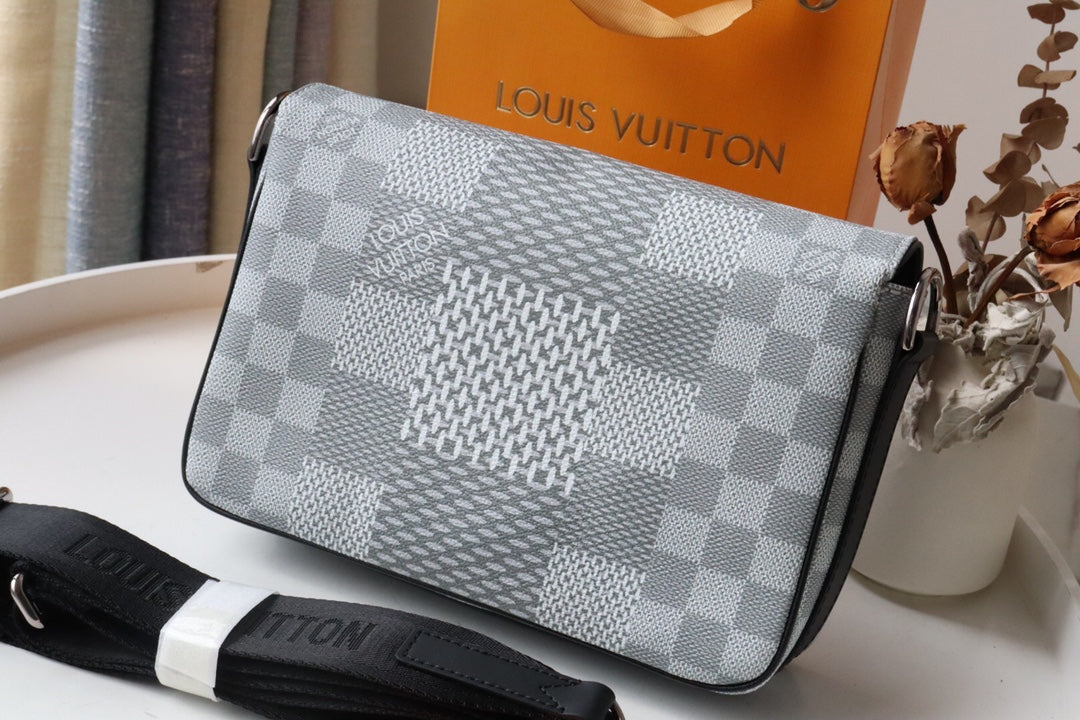 LV Studio Messenger Damier Graphite Plaster For Men, Bags, Shoulder And Crossbody Bags 9.3in/25.3cm LV N50014