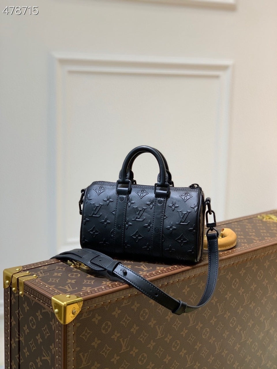 LV Keepall XS Monogram Seal Black For Women,  Shoulder And Crossbody Bags 8.3in/21cm LV M57960