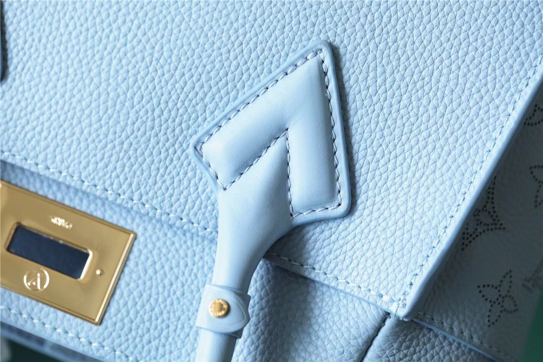 LV On My Side PM Mahina Bleu Nuage Blue For Women,  Shoulder And Crossbody Bags 25cm/9.8in LV M59432