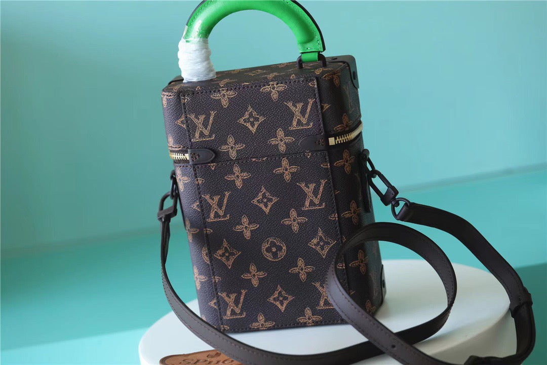 LV Vertical Box Trunk Monogram Canvas For Men, Bags, Shoulder And Crossbody Bags 8.7in/22cm LV M59664