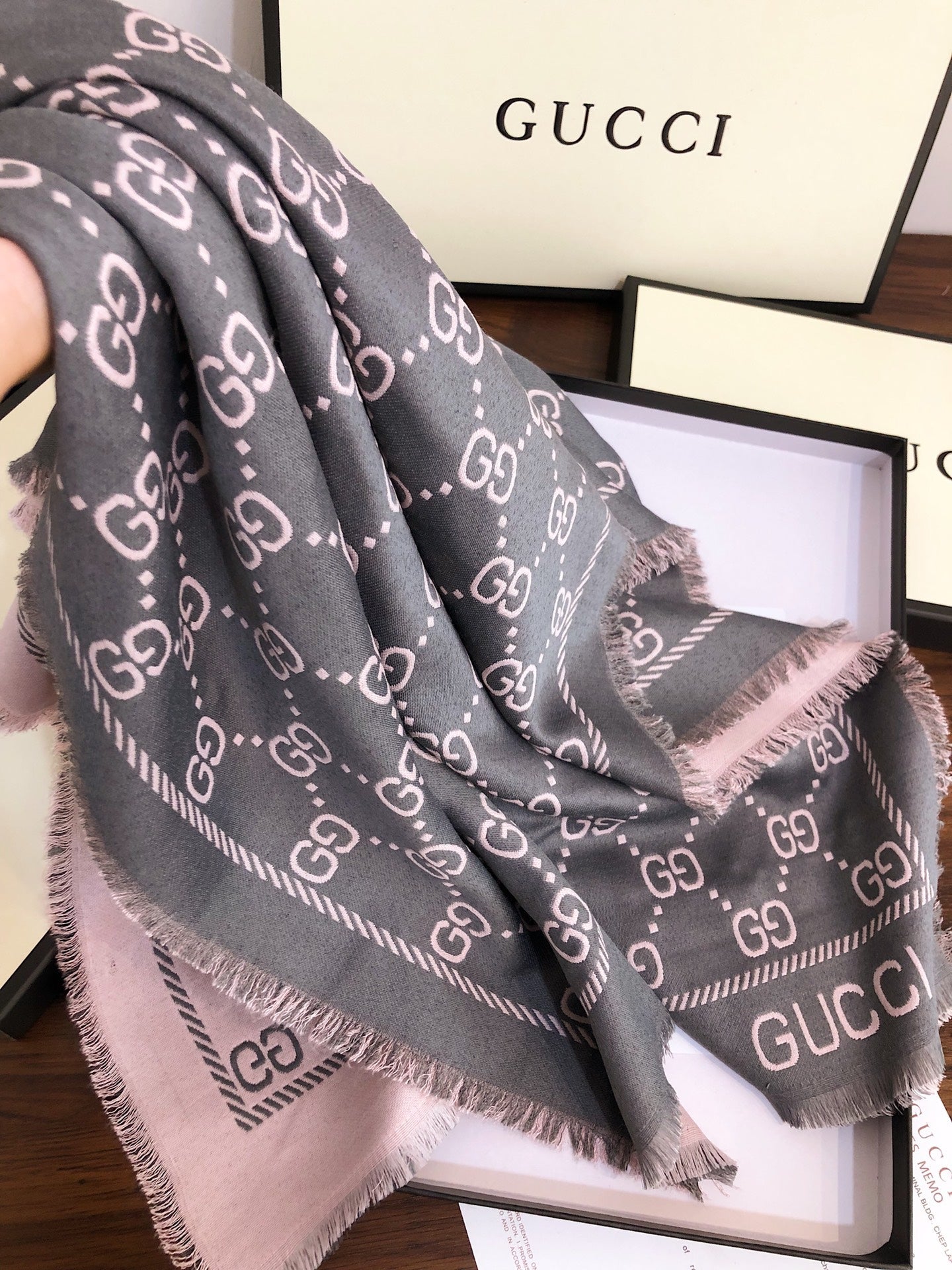 EN - Luxury GCI Scarf 028