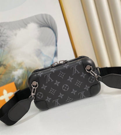 LV Horizon Clutch Monogram Eclipse For Men, Bags, Shoulder And Crossbody Bags 8.3in/21cm LV M45579