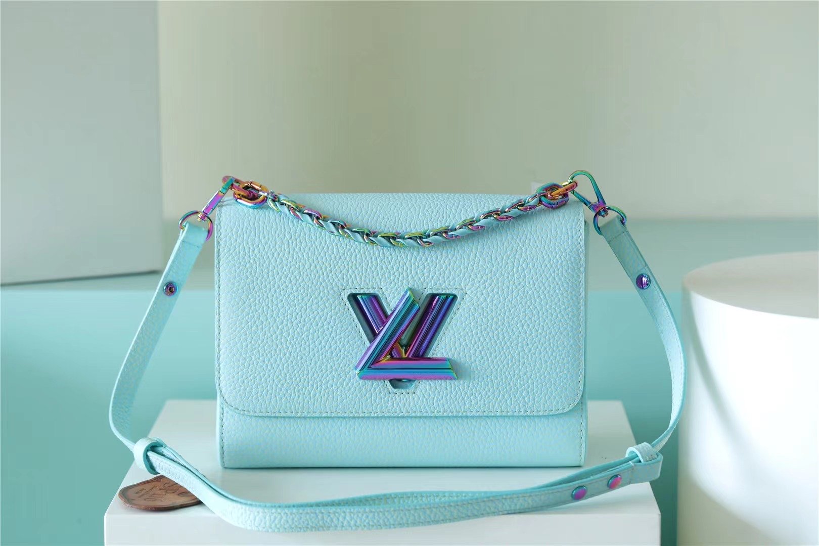 LV Twist MM Grain Blue For Women,  Shoulder And Crossbody Bags 9.1in/23cm LV M20694