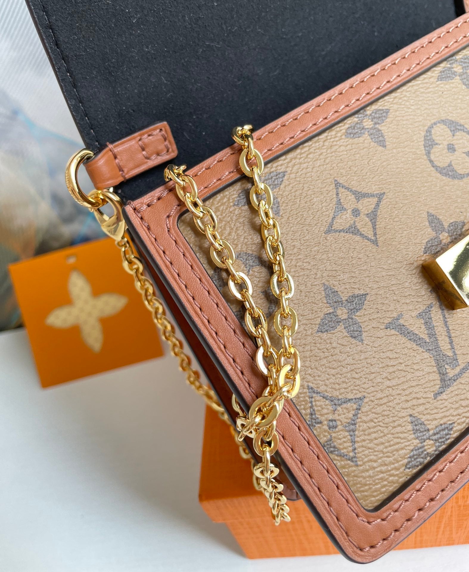 LV Dauphine Chain Wallet Combines Monogram And Monogram Reverse Canvas By Nicolas Ghesquière For Women, WoWallet 19cm LV M68746