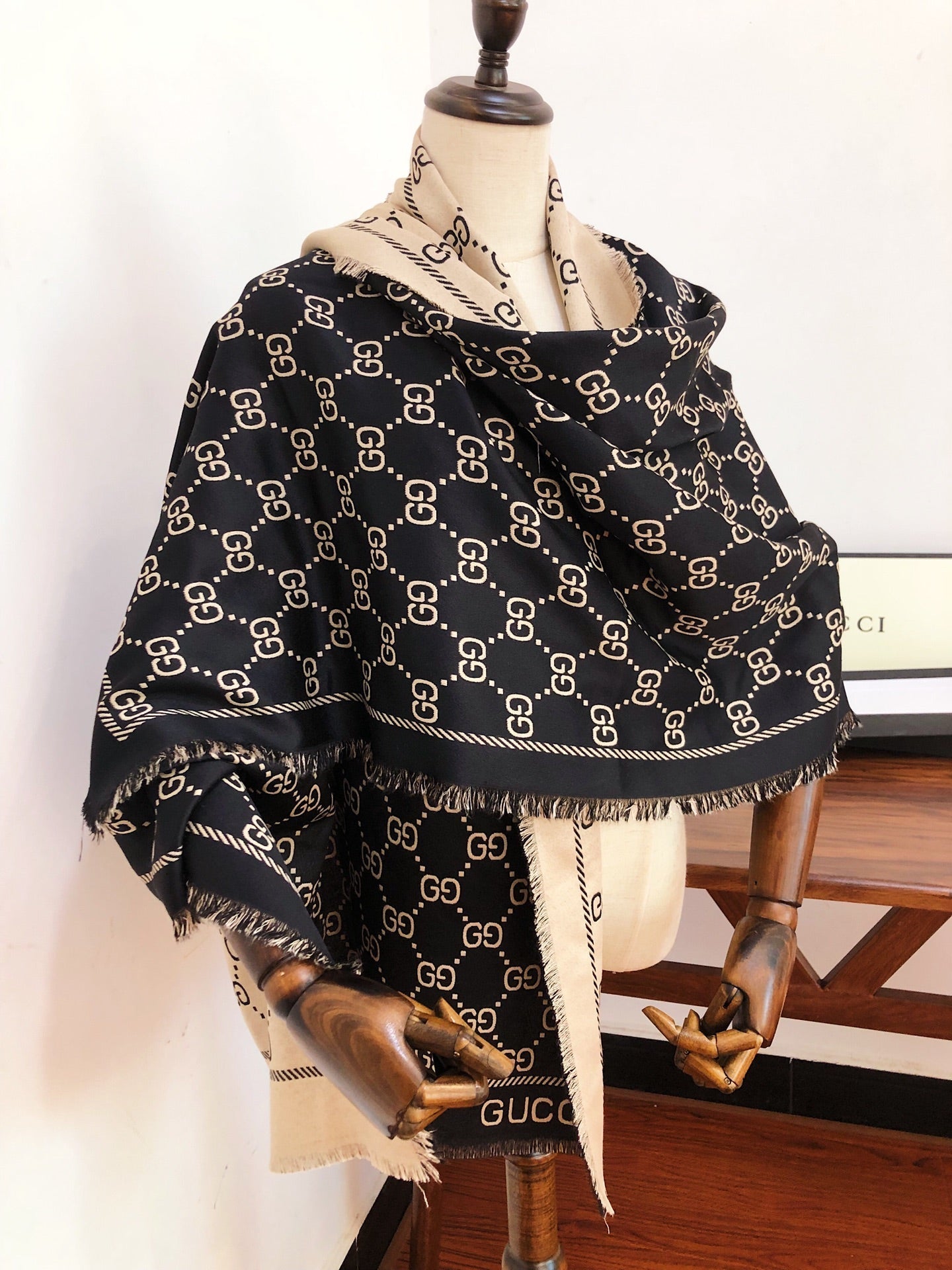 EN - Luxury GCI Scarf 029