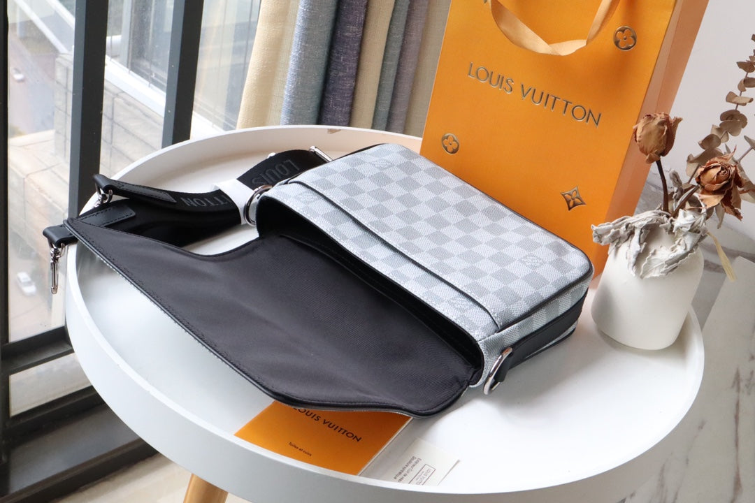 LV Studio Messenger Damier Graphite Plaster For Men, Bags, Shoulder And Crossbody Bags 9.3in/25.3cm LV N50014