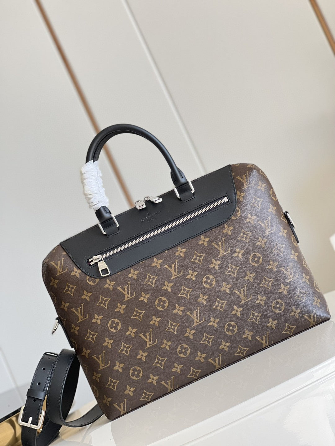 LV Porte Documents Jour Business Bag Monogram For Men, Bags, Shoulder And Crossbody Bags 14.6in/37cm LV