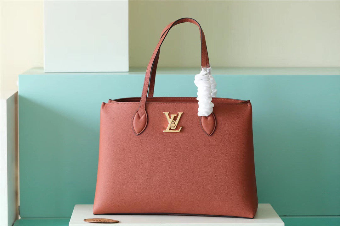 LV Lockme Shopper Grain Chataigne Brown For Women,  Shoulder And Crossbody Bags 10.4in/26.5cm LV M58927