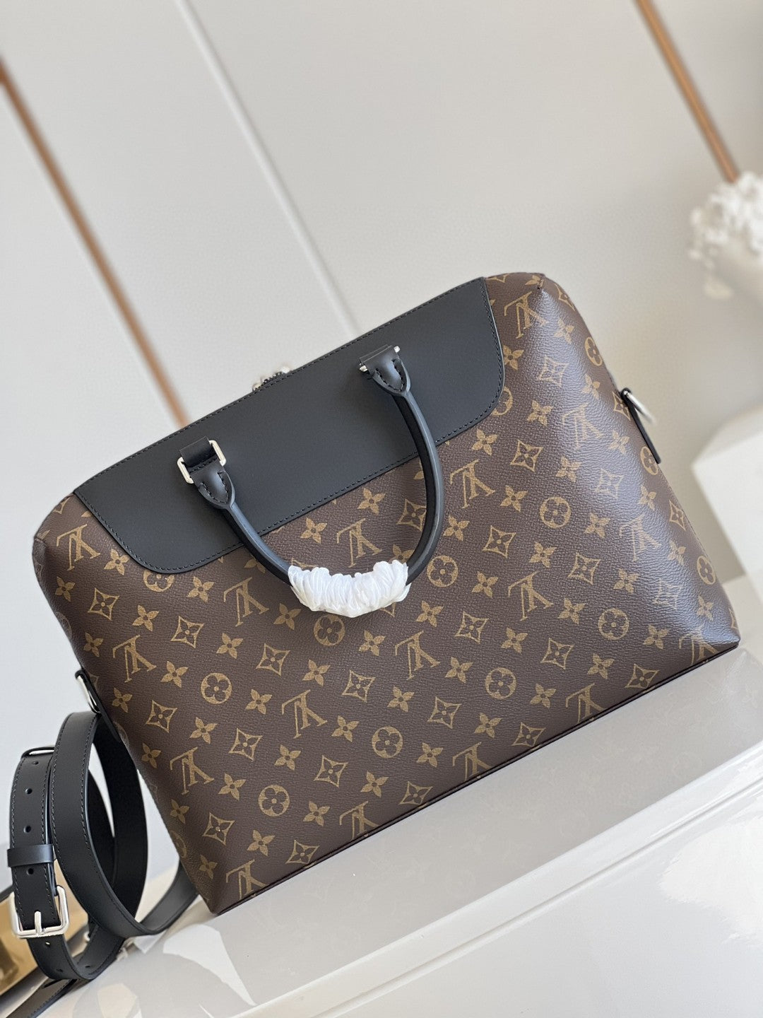 LV Porte Documents Jour Business Bag Monogram For Men, Bags, Shoulder And Crossbody Bags 14.6in/37cm LV