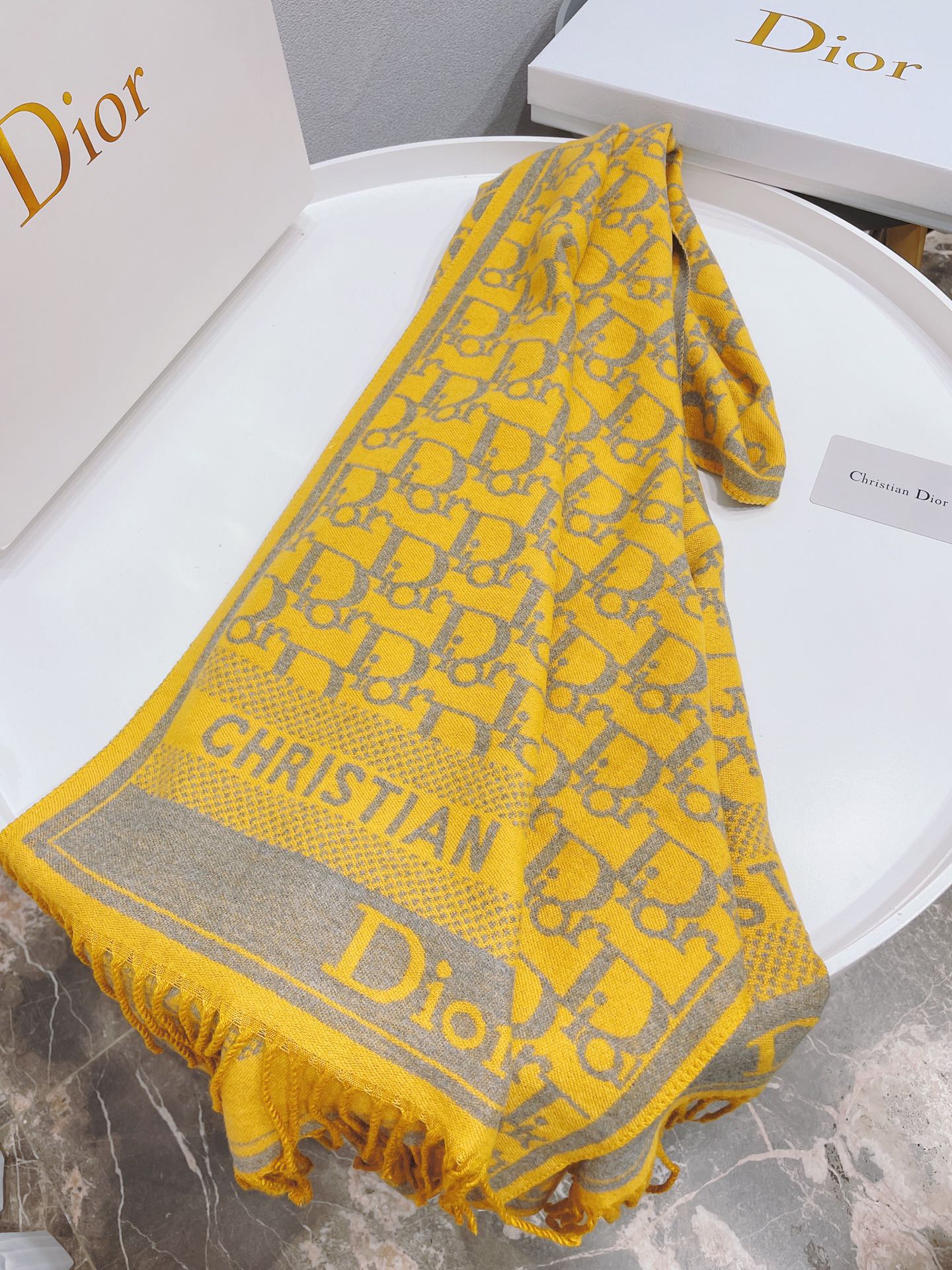 EN - Luxury  DIR Scarf 005