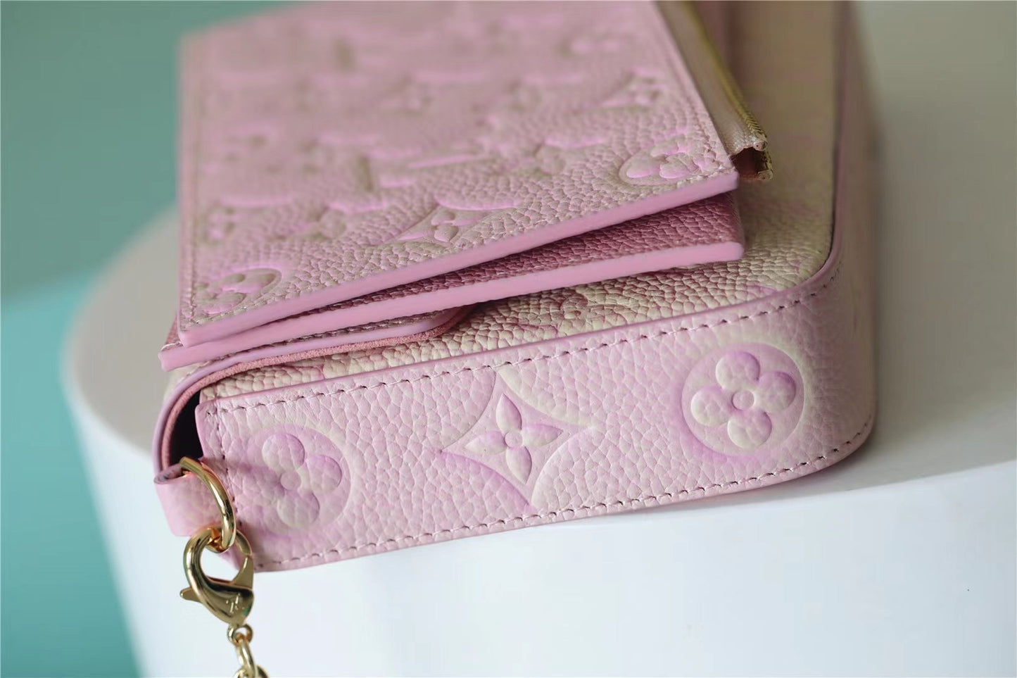 LV Pochette Felicie Monogram Empreinte Rose Poudre Pink For Women,  Shoulder And Crossbody Bags 21cm/8.3in LV M67856