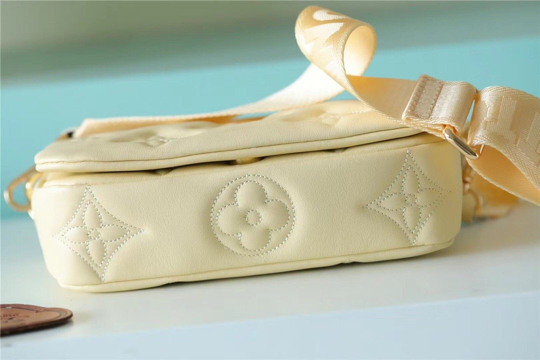 LV Wallet On Strap Bubblegram Monogram In Wallets and Small Leather Goods For Women Banane Yellow 7.9in/20cm LV M81400