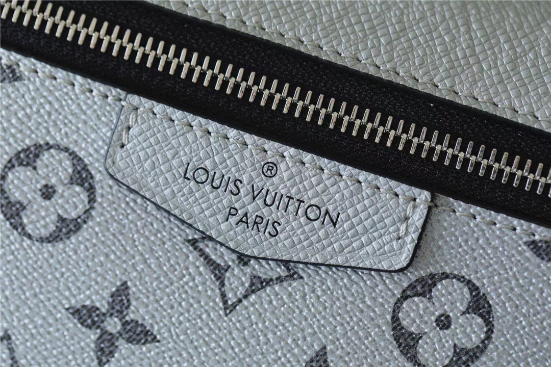 LV Outdoor Messenger Bag Monogram/Taiga Gunmetal Grey For Men, Bags, Shoulder And Crossbody Bags 10.2in/26cm LV M30830