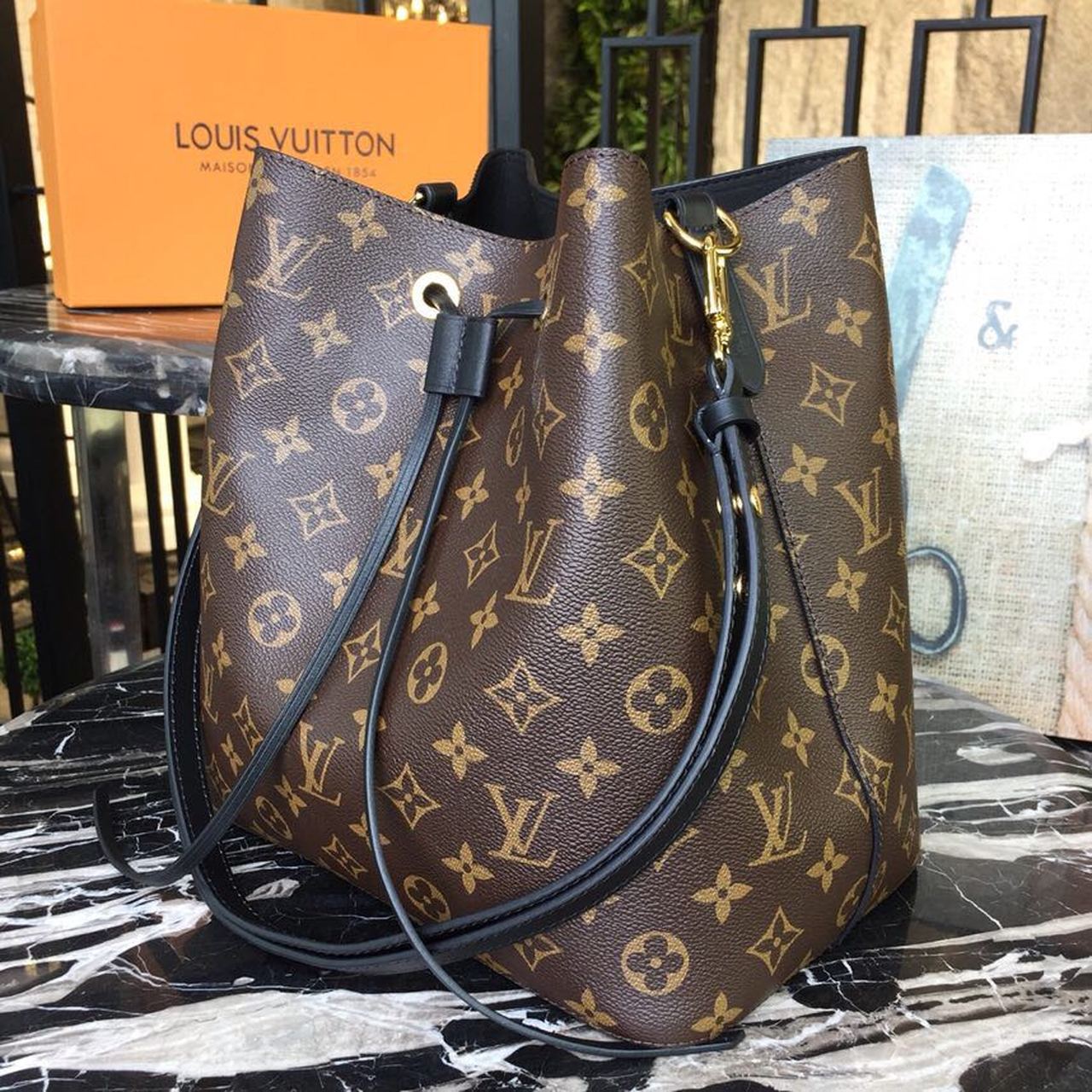 LV NeoNoe MM Bucket Bag Monogram Canvas Black For Women, Women’s Handbags, Shoulder And Crossbody Bags 10.2in/26cm LV M44020