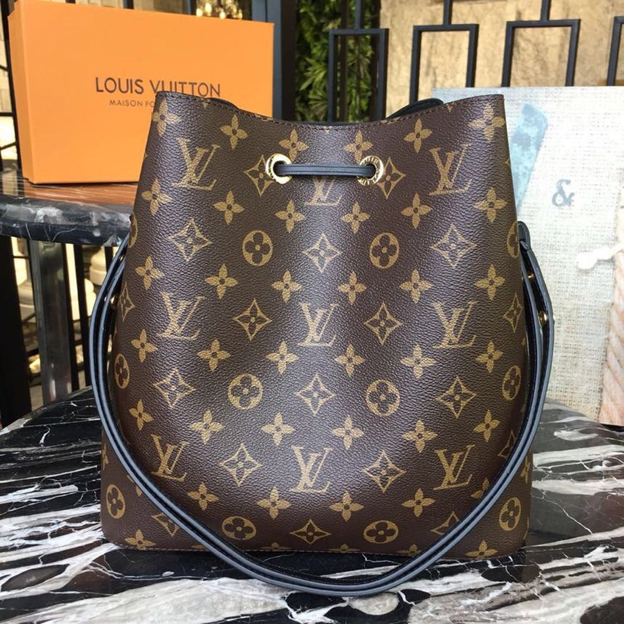 LV NeoNoe MM Bucket Bag Monogram Canvas Black For Women, Women’s Handbags, Shoulder And Crossbody Bags 10.2in/26cm LV M44020