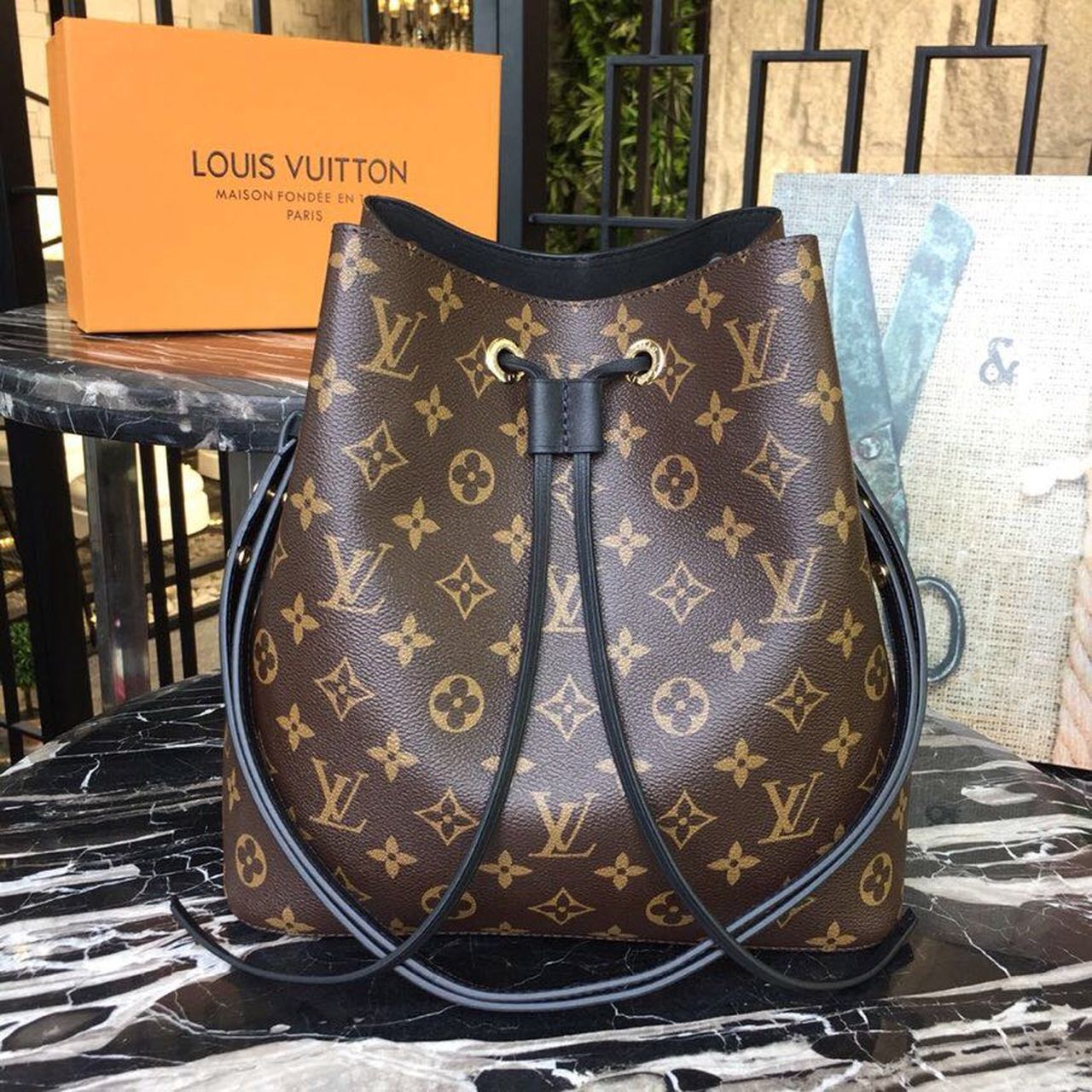 LV NeoNoe MM Bucket Bag Monogram Canvas Black For Women, Women’s Handbags, Shoulder And Crossbody Bags 10.2in/26cm LV M44020