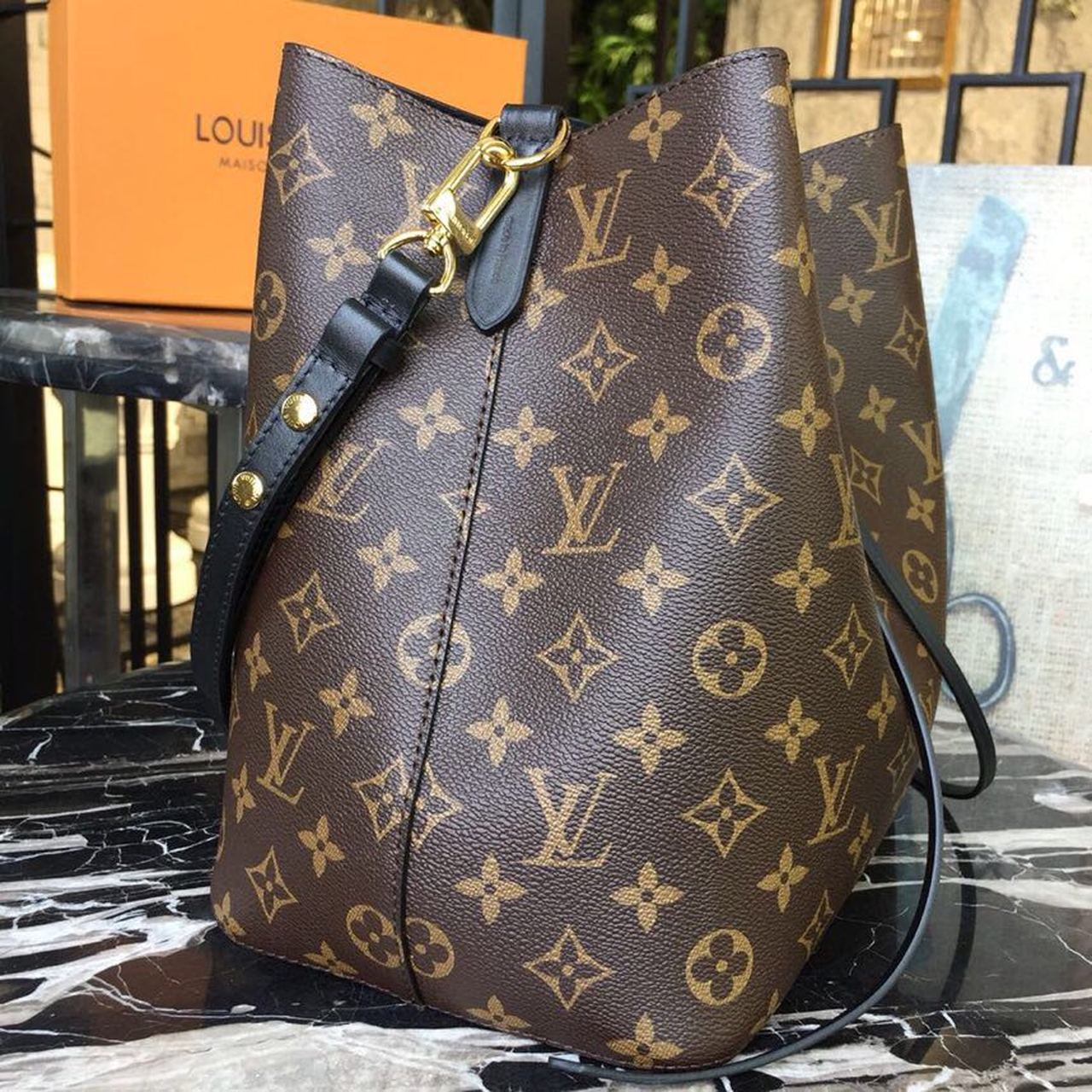 LV NeoNoe MM Bucket Bag Monogram Canvas Black For Women, Women’s Handbags, Shoulder And Crossbody Bags 10.2in/26cm LV M44020