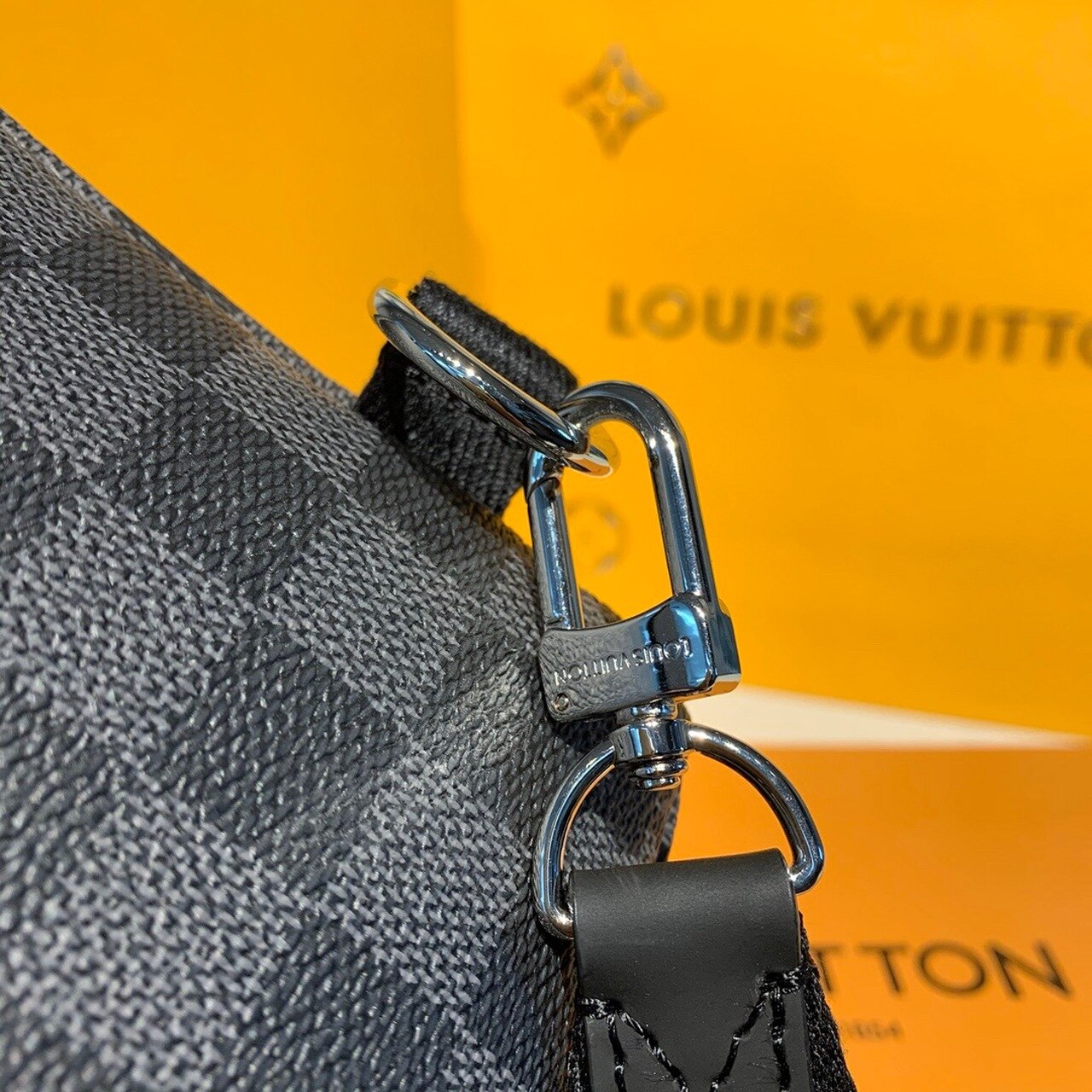 LV Avenue Sling Bag Damier Graphite Canvas For Men, Bags, Shoulder And Crossbody Bags 12.2in/31cm LV N41719