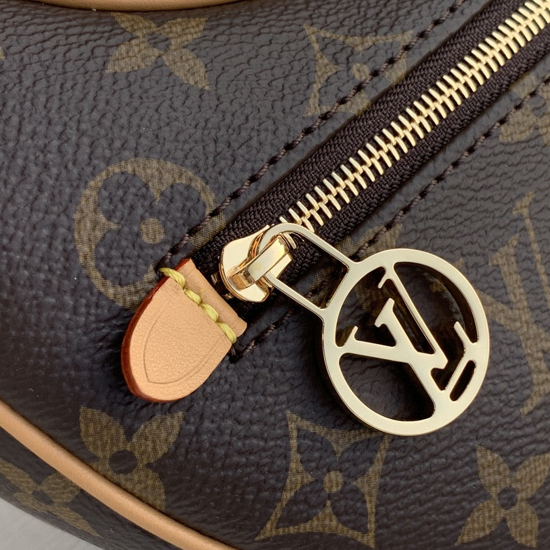 LV Loop Monogram Canvas By Nicolas Ghesquiere For The Cruise Collection,  Shoulder And Crossbody Bags 9.1in/23cm LV M81098