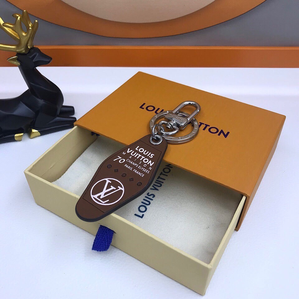 EN - Lux Keychains LUV 008