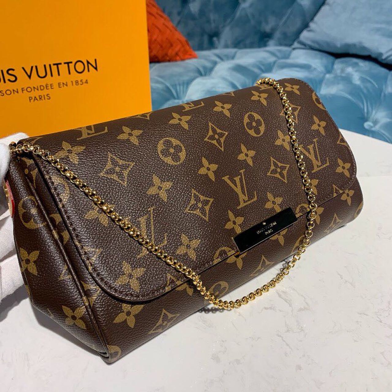 LV Favorite MM Clutch Monogram Canvas For Women, Women’s Handbags, Shoulder And Crossbody Bags 10.2in/26cm LV M40718