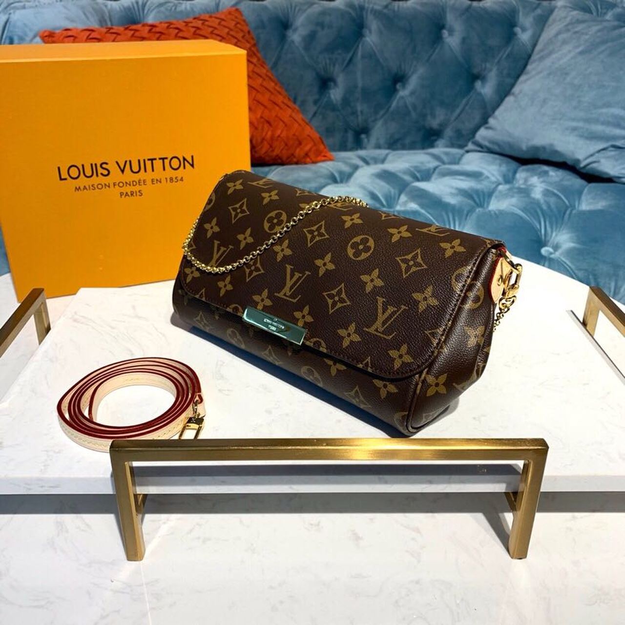 LV Favorite MM Clutch Monogram Canvas For Women, Women’s Handbags, Shoulder And Crossbody Bags 10.2in/26cm LV M40718