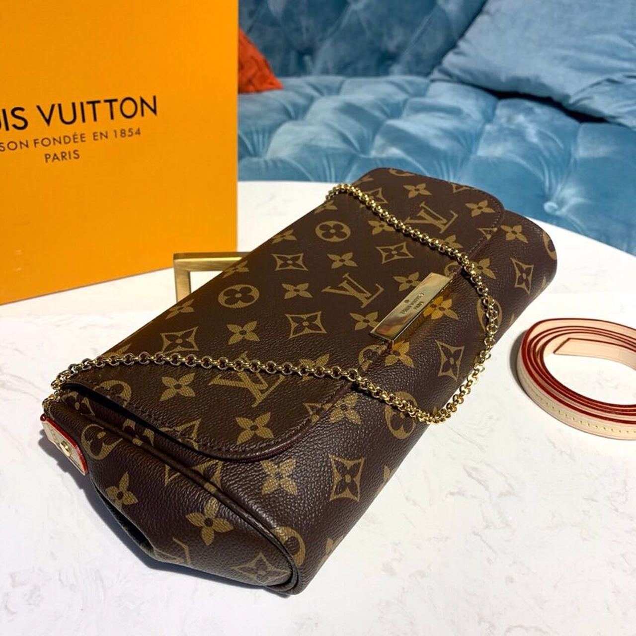 LV Favorite MM Clutch Monogram Canvas For Women, Women’s Handbags, Shoulder And Crossbody Bags 10.2in/26cm LV M40718