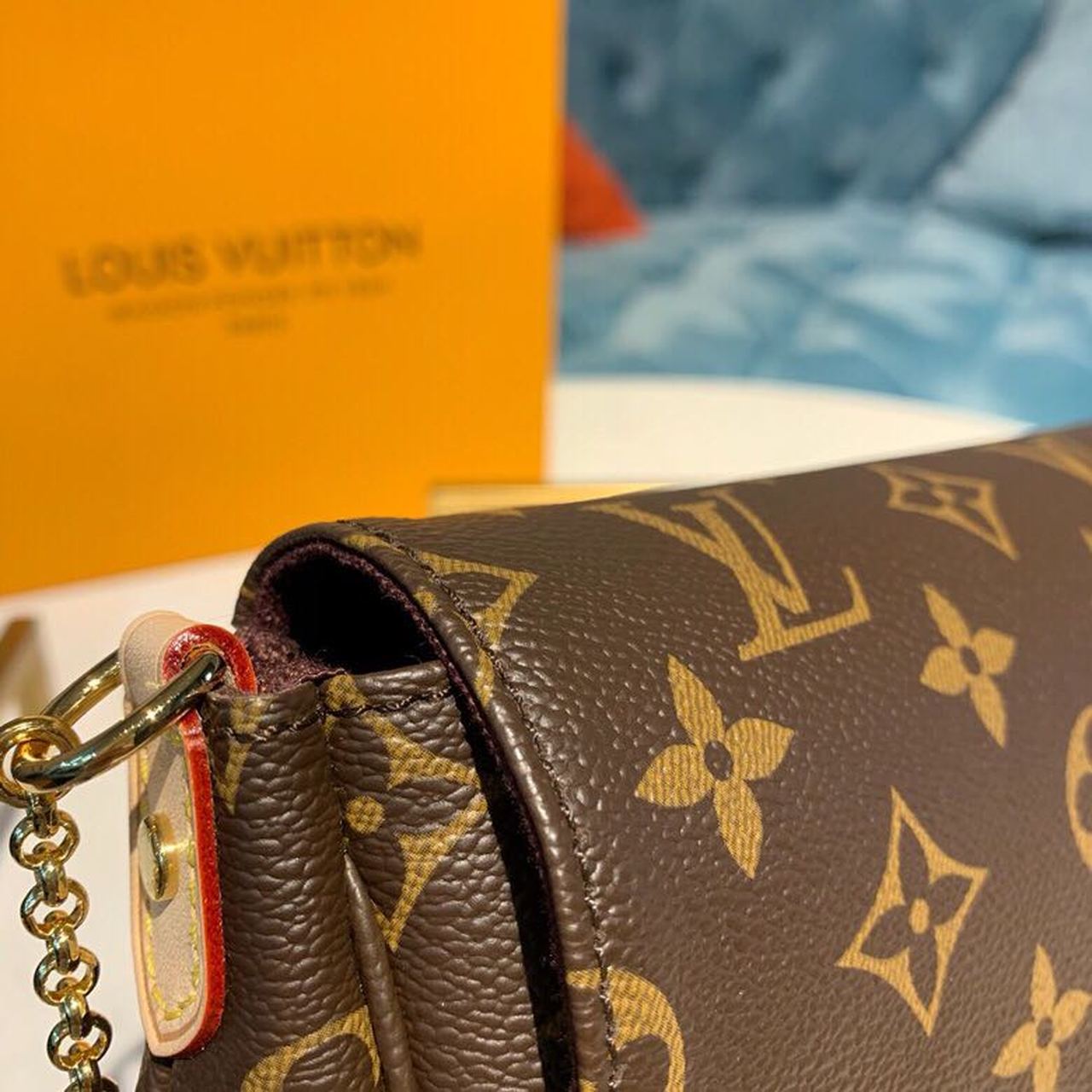 LV Favorite MM Clutch Monogram Canvas For Women, Women’s Handbags, Shoulder And Crossbody Bags 10.2in/26cm LV M40718