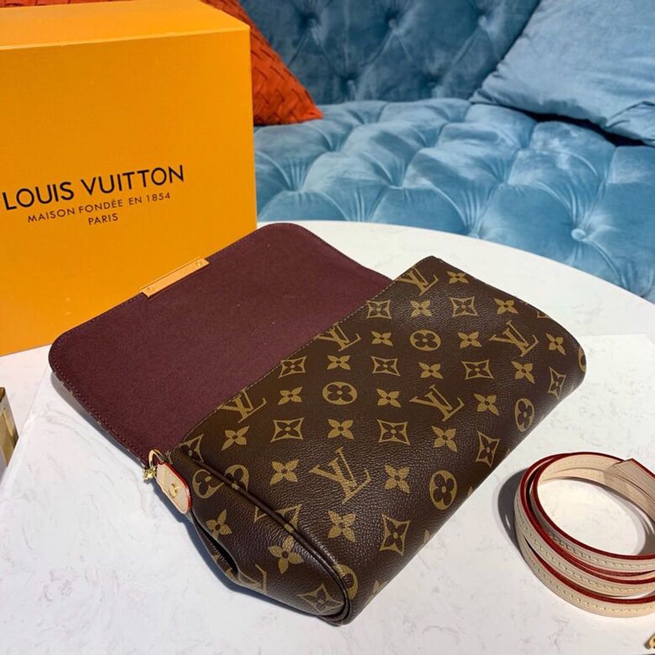 LV Favorite PM Monogram Canvas For Women, Women’s Handbags, Shoulder And Crossbody Bags 10.2in/26cm LV M40717