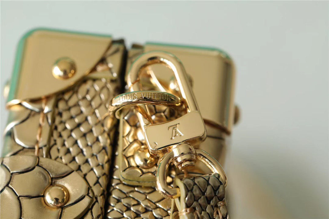 LV Petite Malle High Shiny Alligator By Nicolas Ghesquiere Gold For Women,  Shoulder And Crossbody Bags 7.9in/20cm LV 