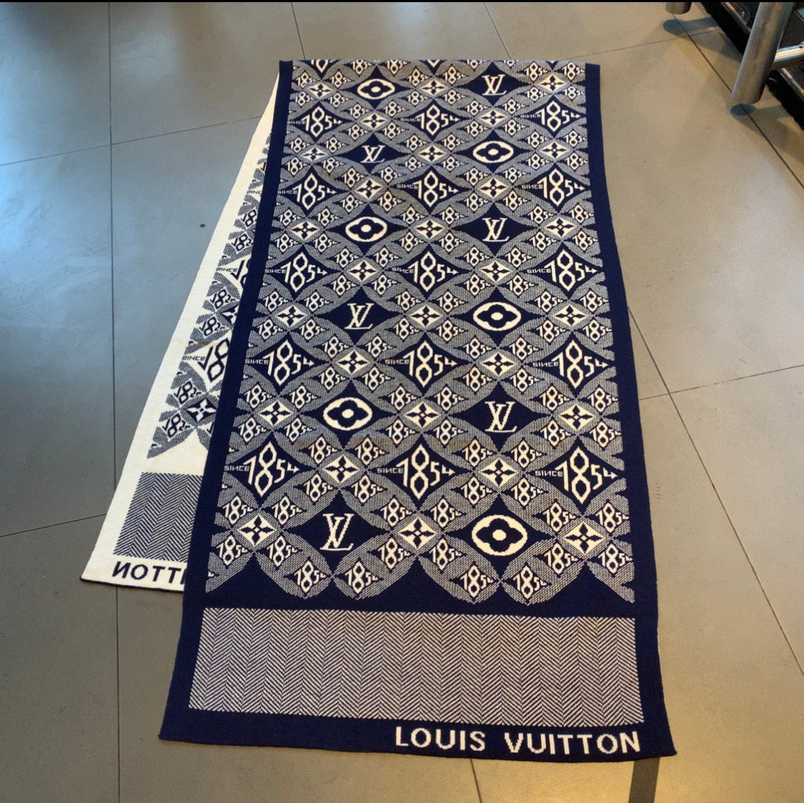 EN - Luxury LUV  Scarf 009