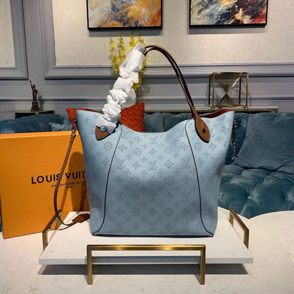 LV Hina MM Bucket Bag Light Blue For Women,  Shoulder And Crossbody Bags 18.1in/46cm LV M52975