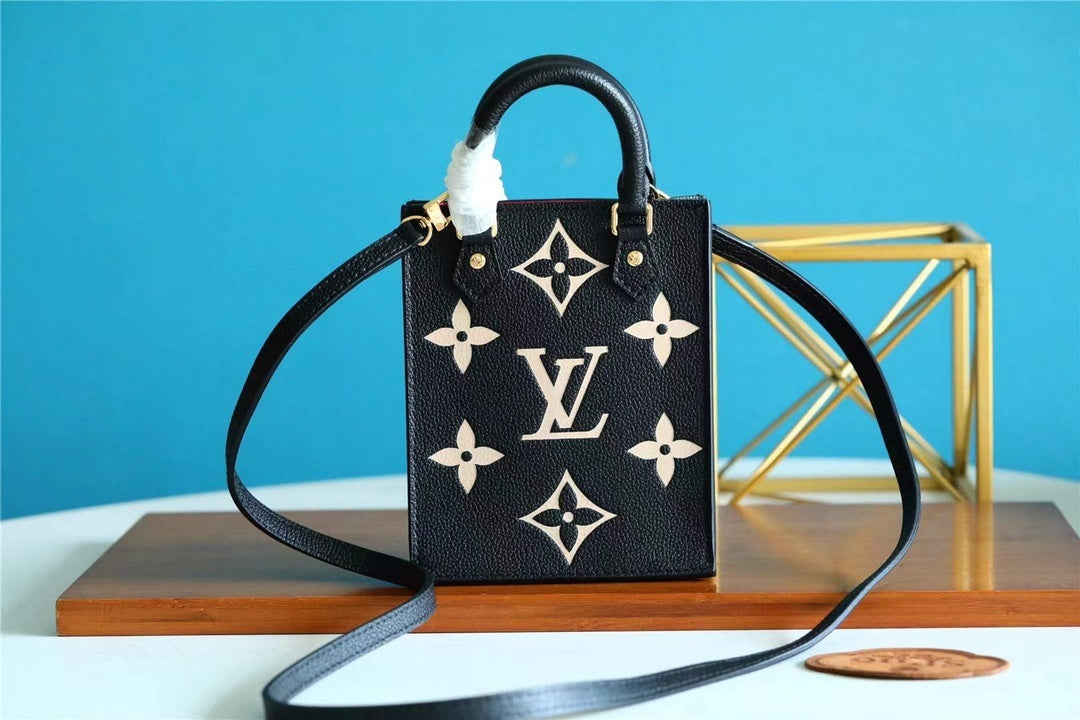 LV Petit Sac Plat By The Pool 17cm Black