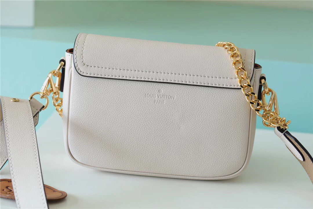 LV Lockme Tender White For Women, Women’s Handbags, Shoulder And Crossbody Bags 7.5in/19cm LV