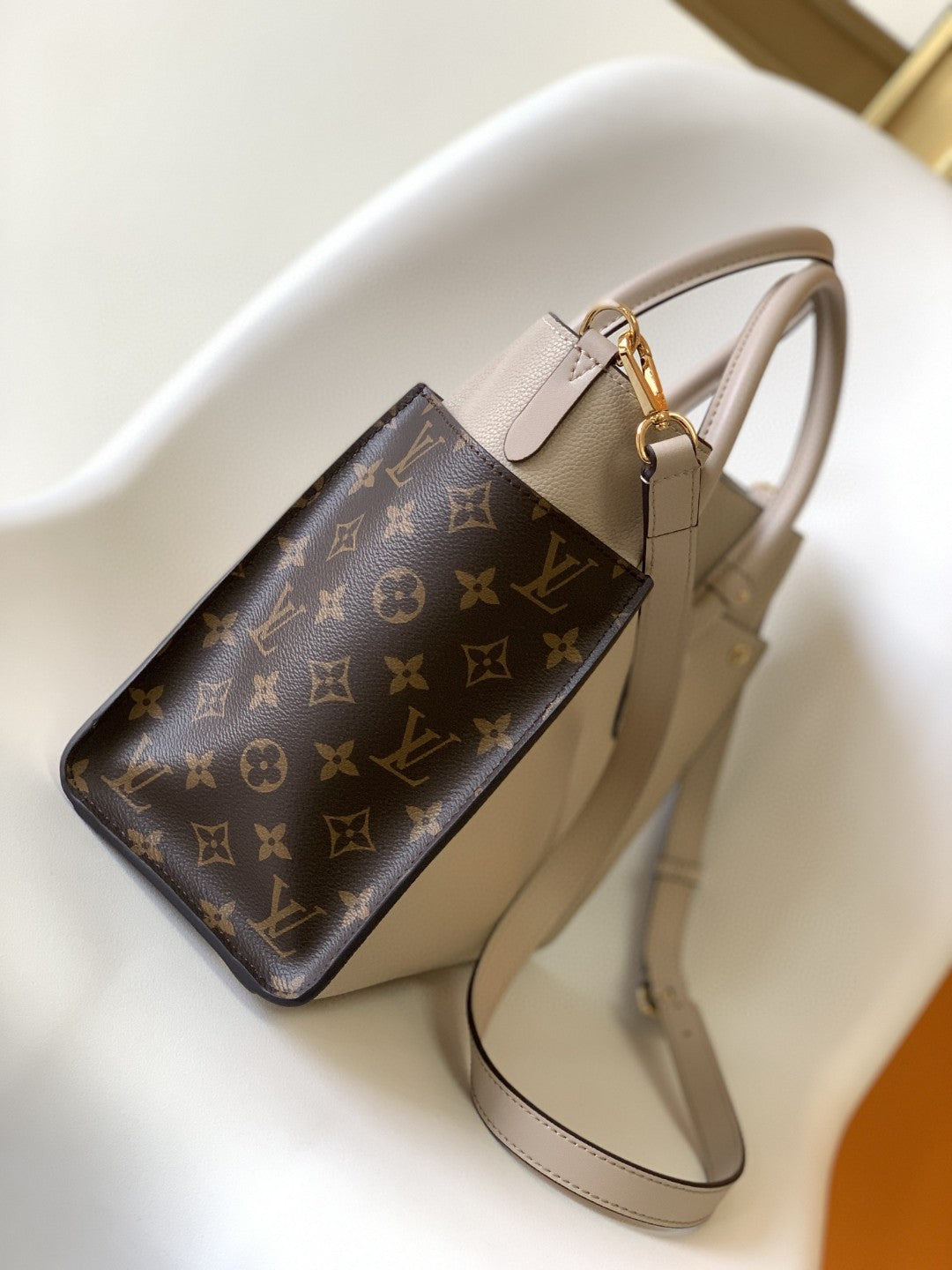 LV On My Side MM Tote Bag Monogram Canvas Greige For Women,  Shoulder Bags 12in/31cm LV M58485