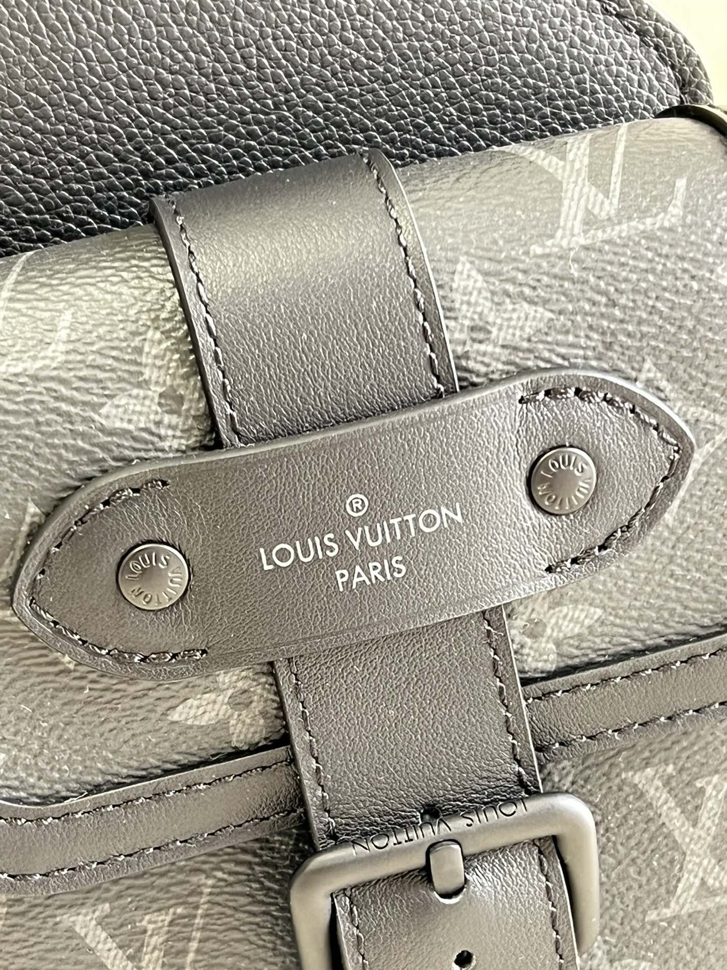 LV Saumur Slingbag Monogram Eclipse Black For Men, Bags, Crossbody Bags 7.1in/18cm LV M45912