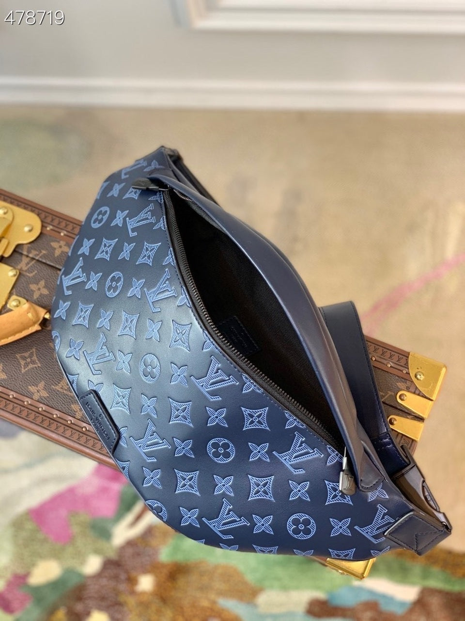 LV Discovery Bumbag PM Monogram Shadow Navy Blue For Men, Belt Bags 17.3in/44cm LV M45729