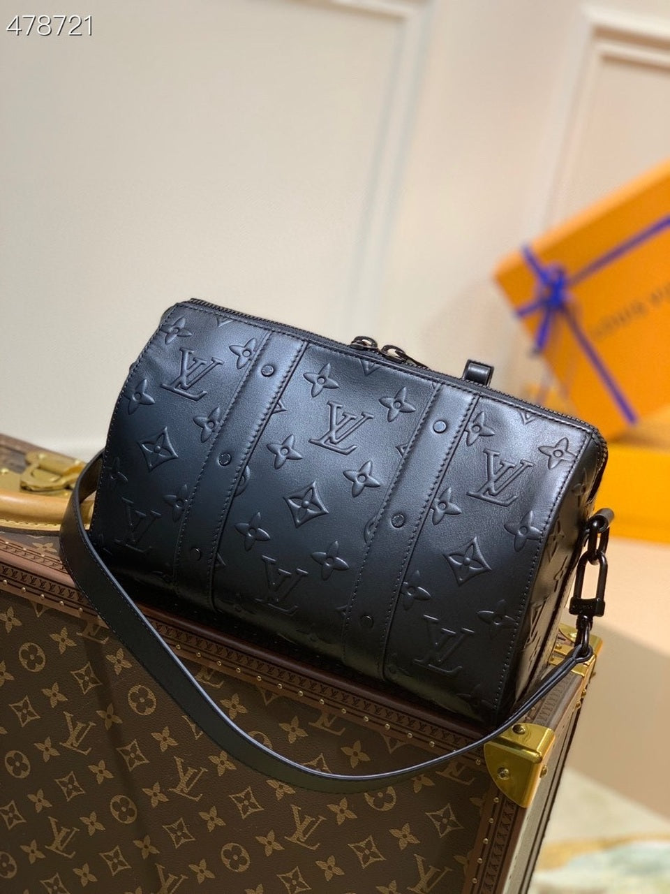 LV Keepall XS Monogram Seal Black For Men, Bags, Shoulder And Crossbody Bags 8.3in/21cm LV M57960